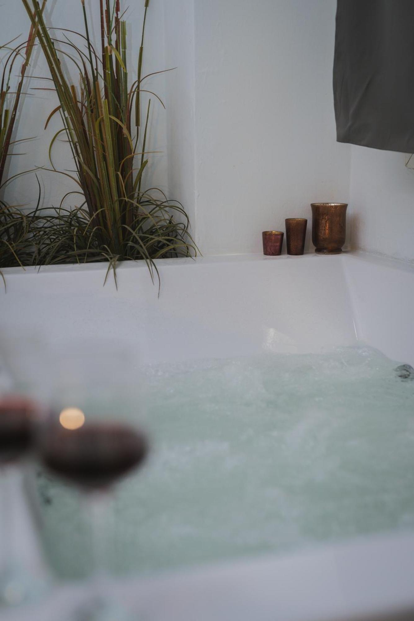 Stylish Apt W Jacuzzi, 5 Min To White Tower Salonicco Esterno foto
