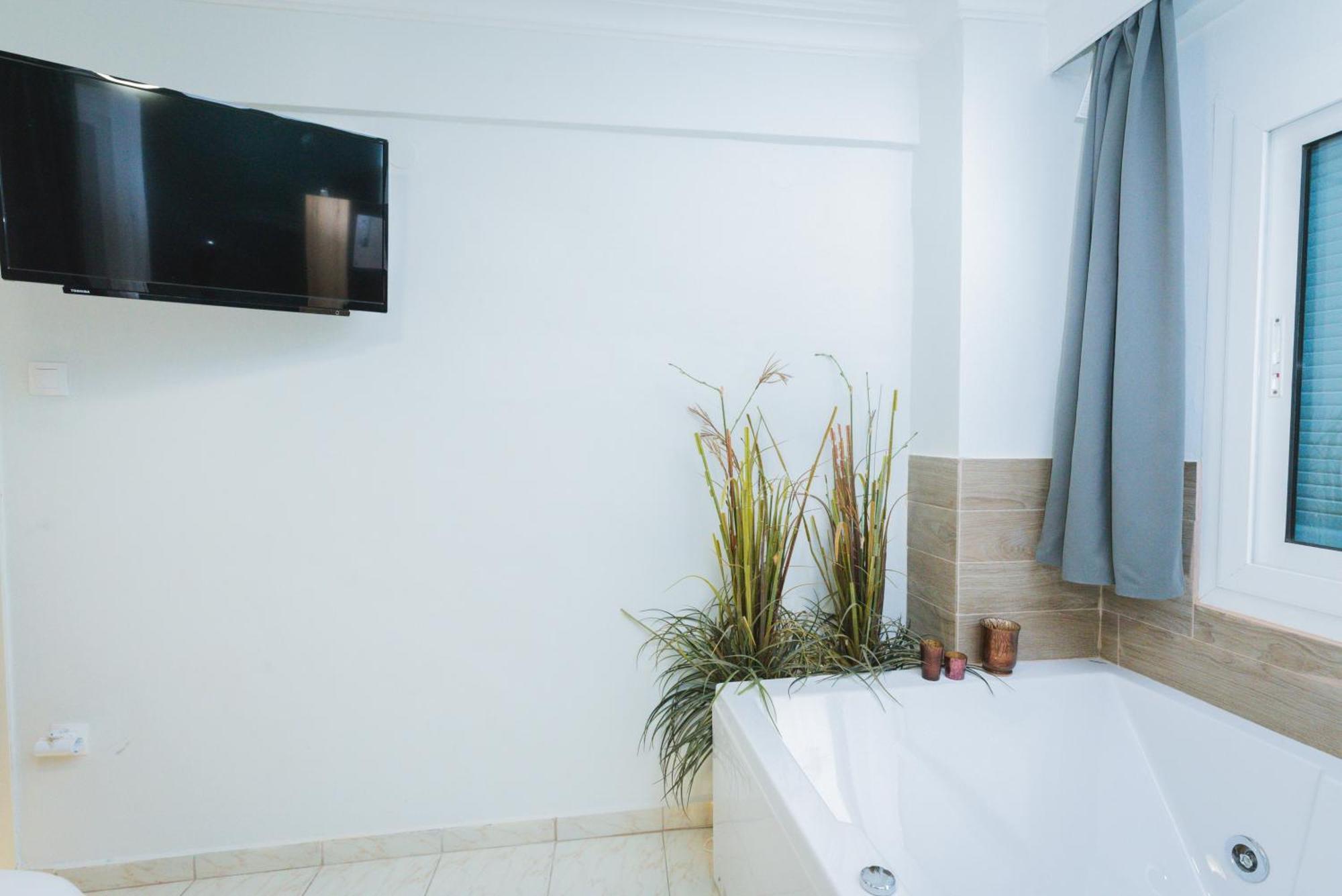 Stylish Apt W Jacuzzi, 5 Min To White Tower Salonicco Esterno foto